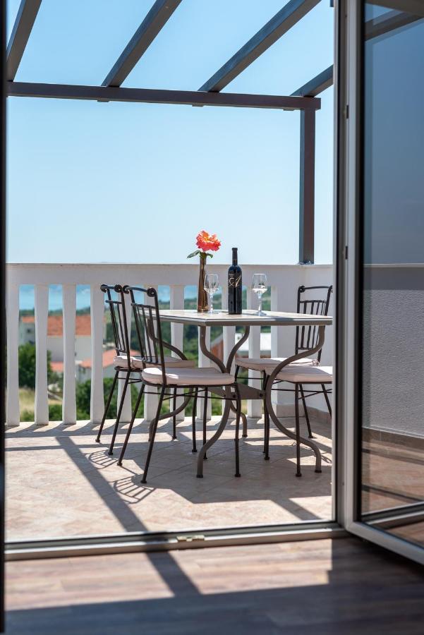 Apartments Dobrila Kaštel Novi Esterno foto