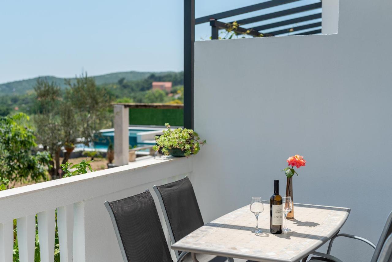 Apartments Dobrila Kaštel Novi Esterno foto