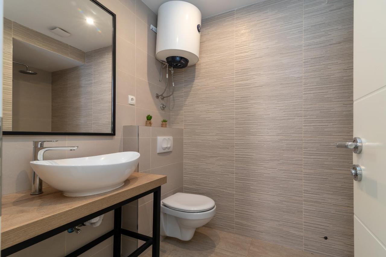 Apartments Dobrila Kaštel Novi Esterno foto